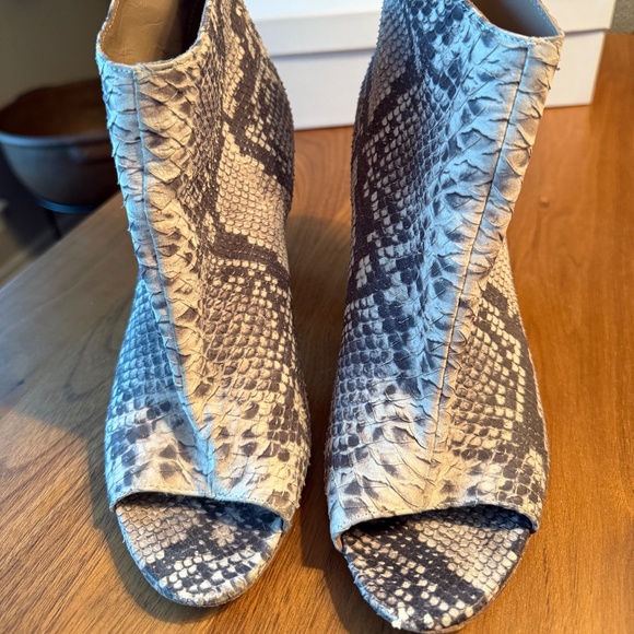 Barneys New York - Python print open toe booties - size 39 - Picture 1 of 7